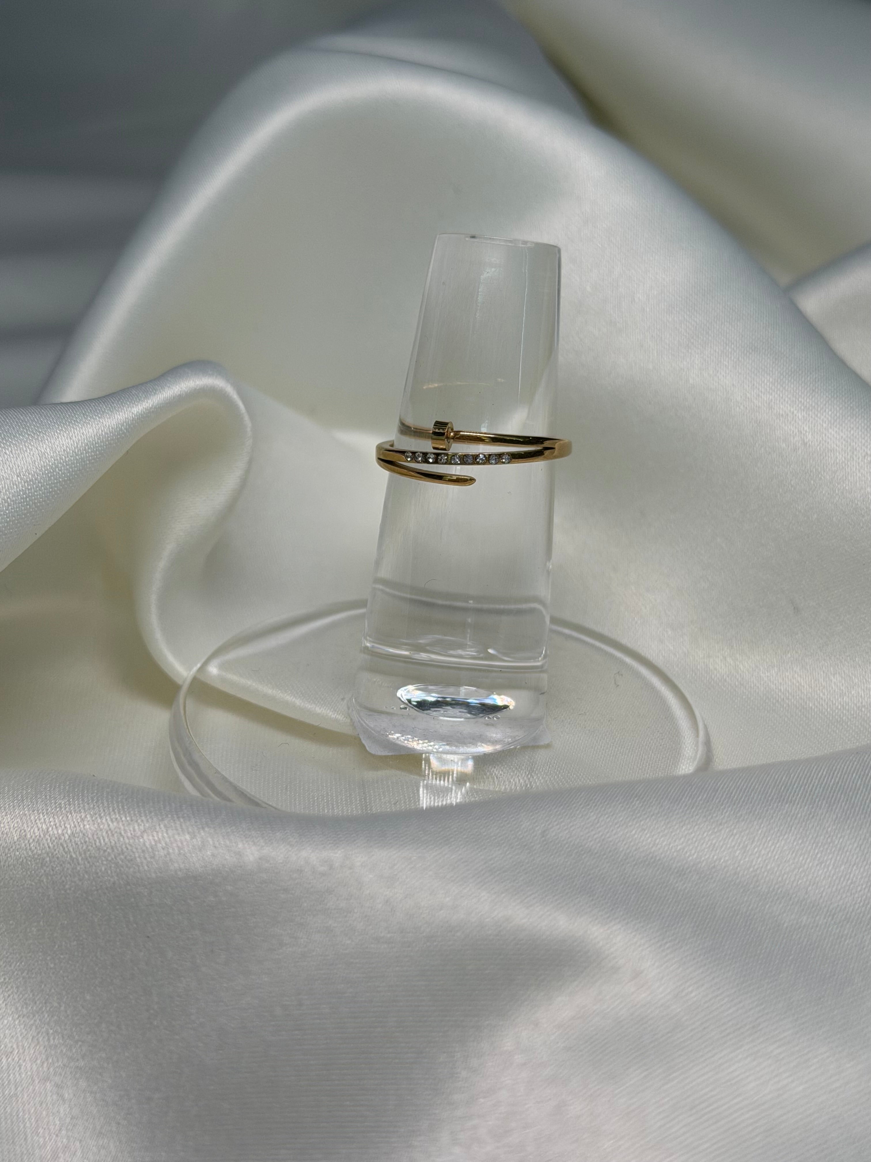 “Lys” RING